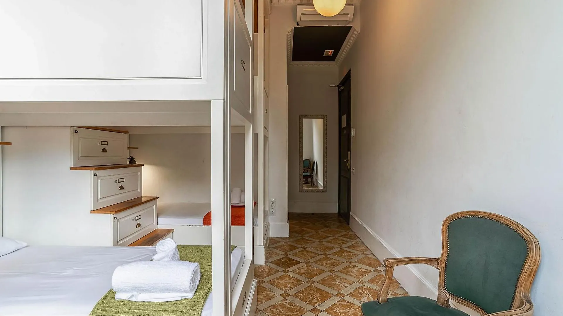 Casa Gracia Hostel Barcelona