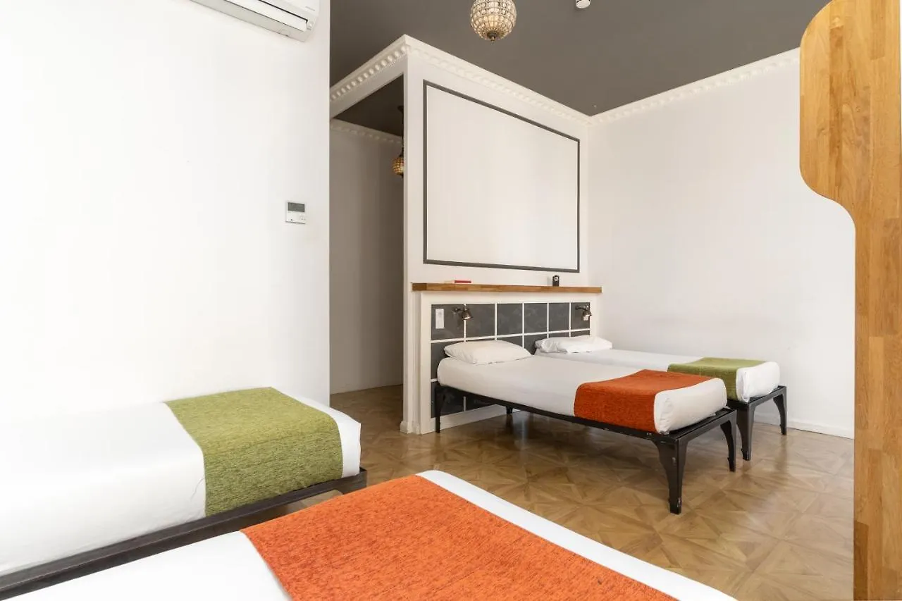אכסניה הוסטל ברצלונה Casa Gracia ספרד